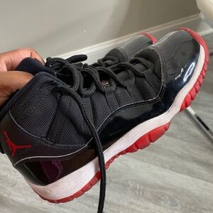 Black and red jordan sneakers size 7